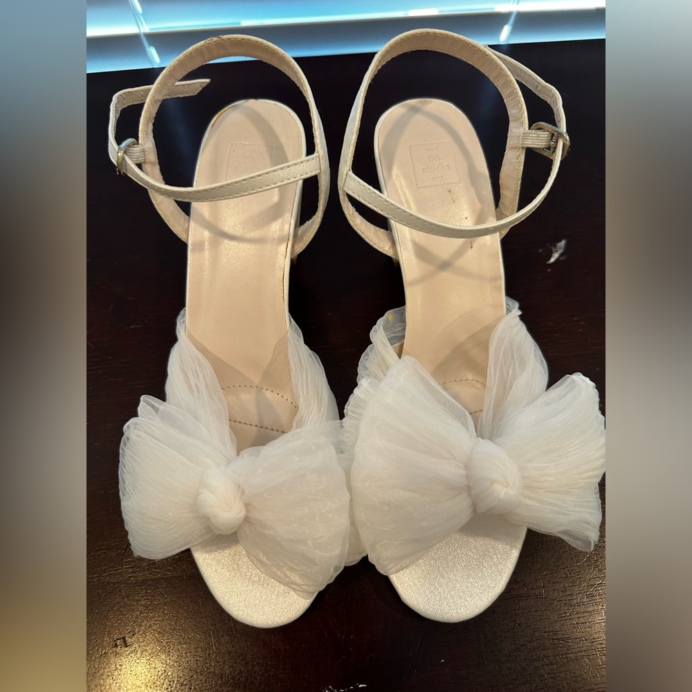 DB Studio women’s bow heels size 7
